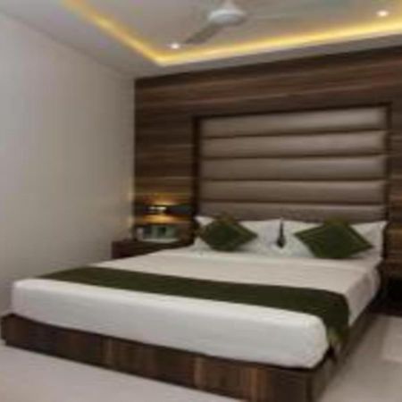 Hotel Meriton Mumbai International Airport T-2 エクステリア 写真