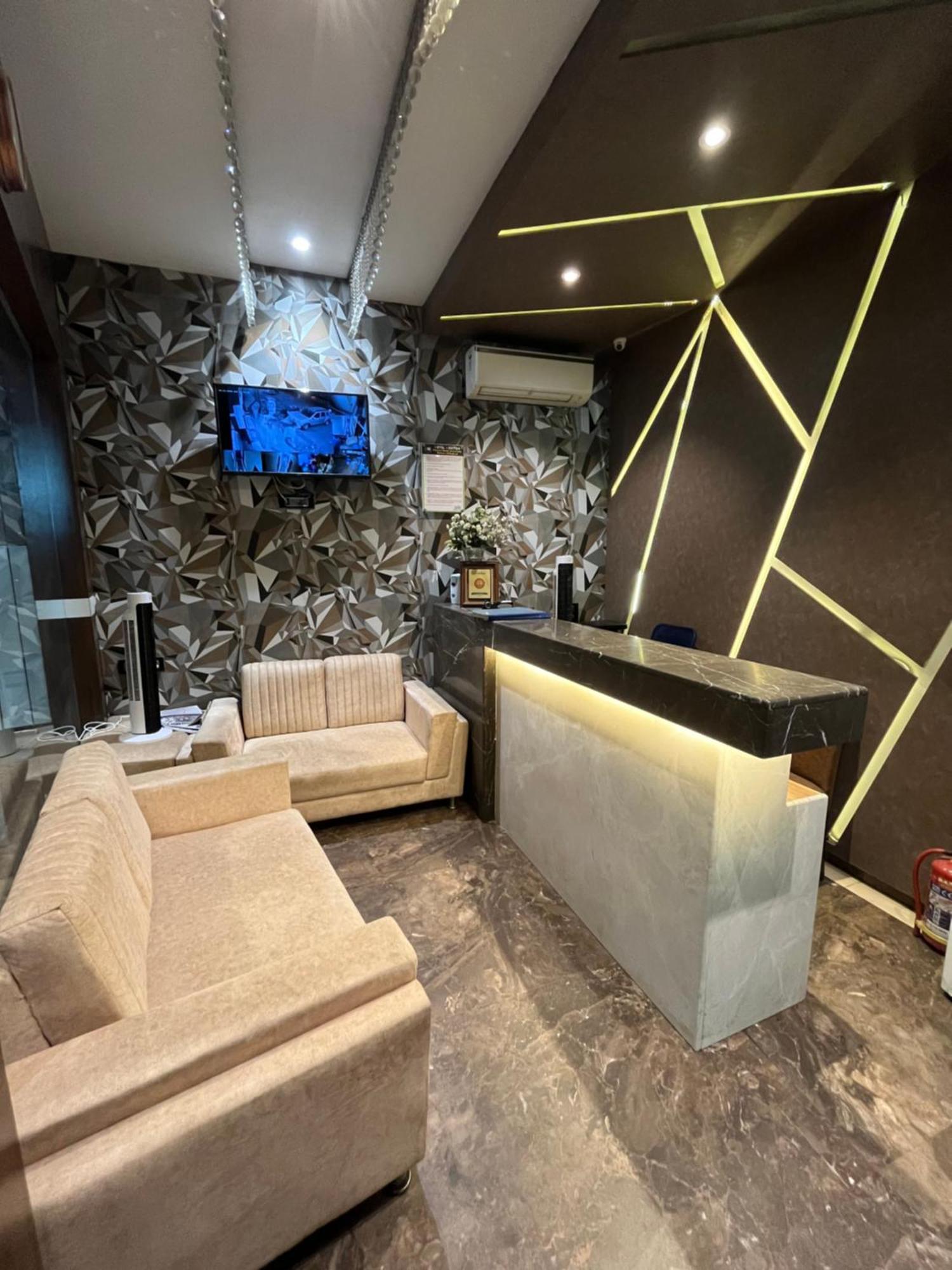 Hotel Meriton Mumbai International Airport T-2 エクステリア 写真