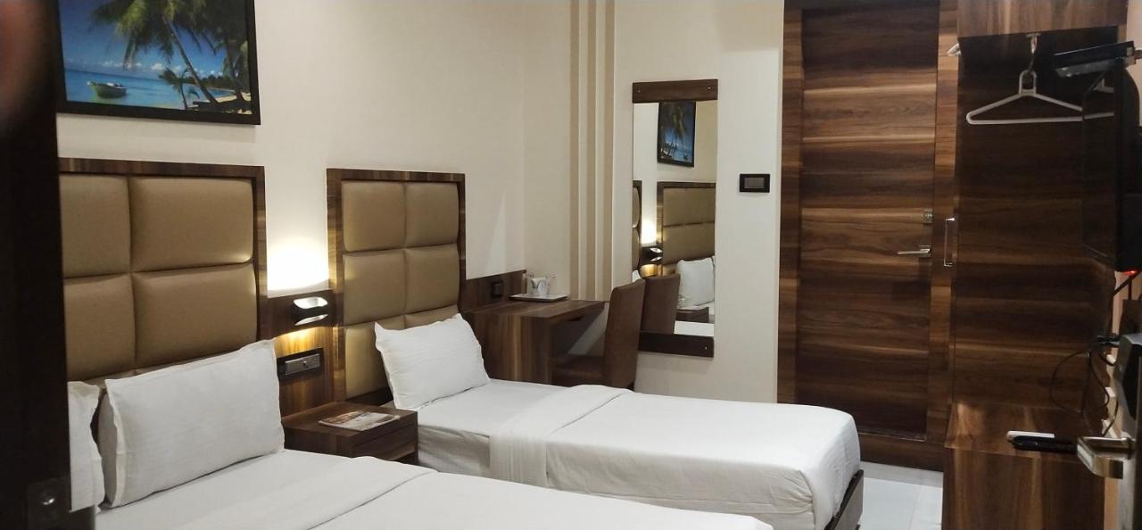 Hotel Meriton Mumbai International Airport T-2 エクステリア 写真