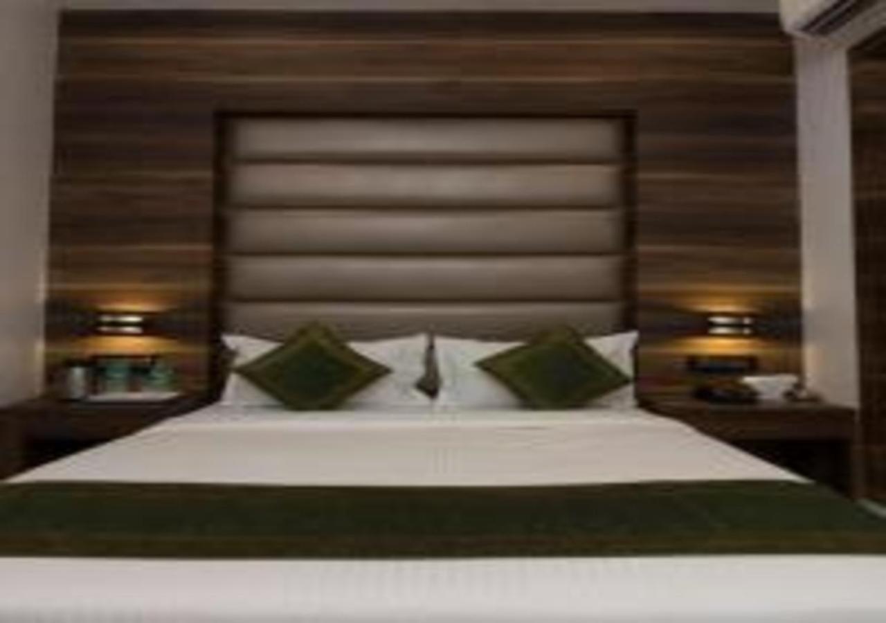 Hotel Meriton Mumbai International Airport T-2 エクステリア 写真