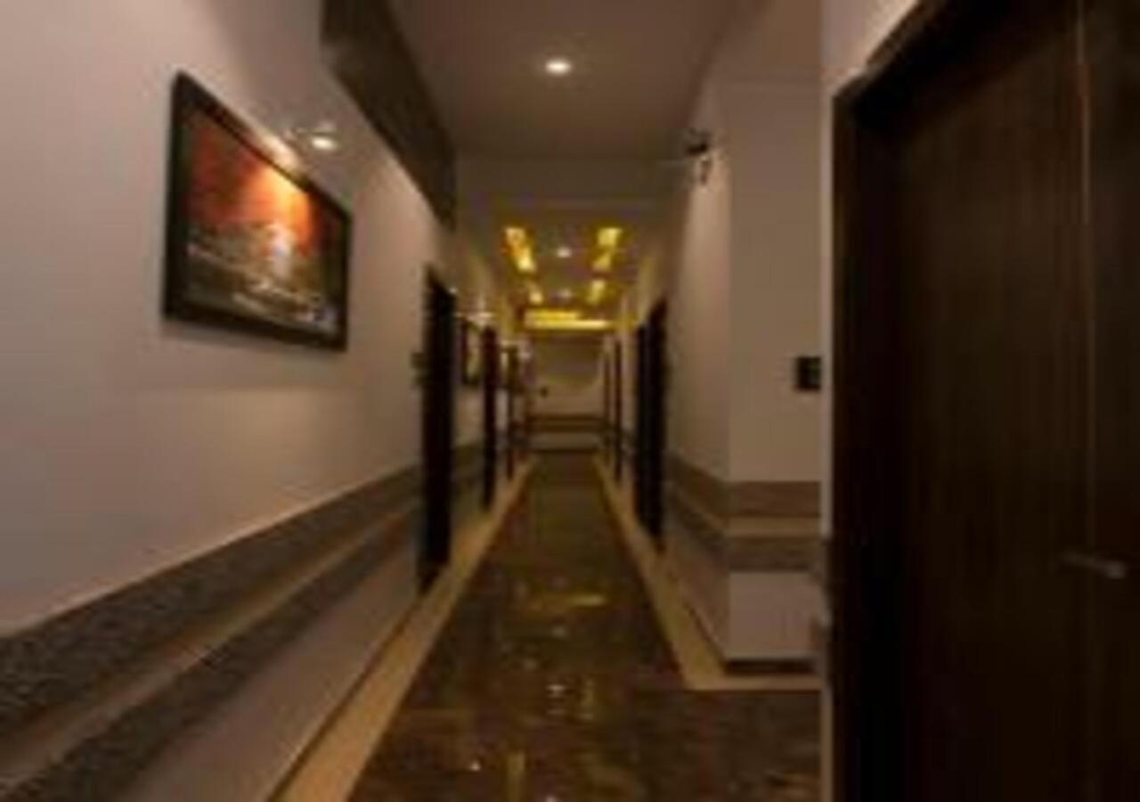 Hotel Meriton Mumbai International Airport T-2 エクステリア 写真