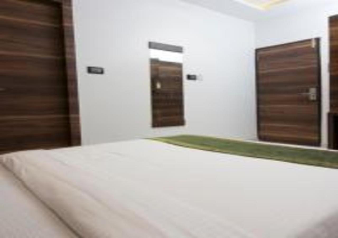 Hotel Meriton Mumbai International Airport T-2 エクステリア 写真